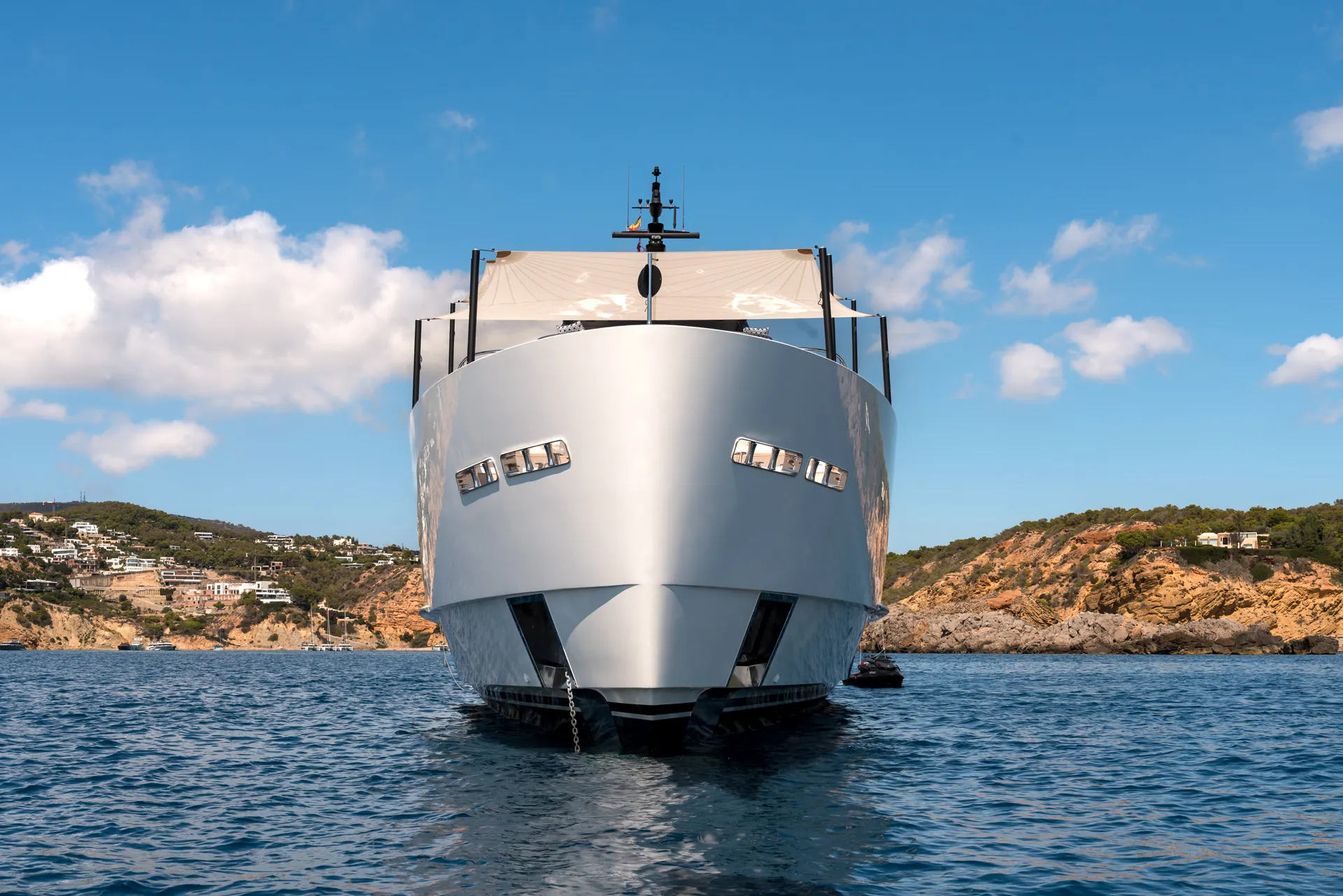 AV1 seen bow-on at anchor